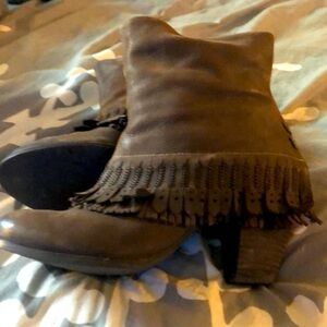 Super sexy just above the ankle boot. Worn once.